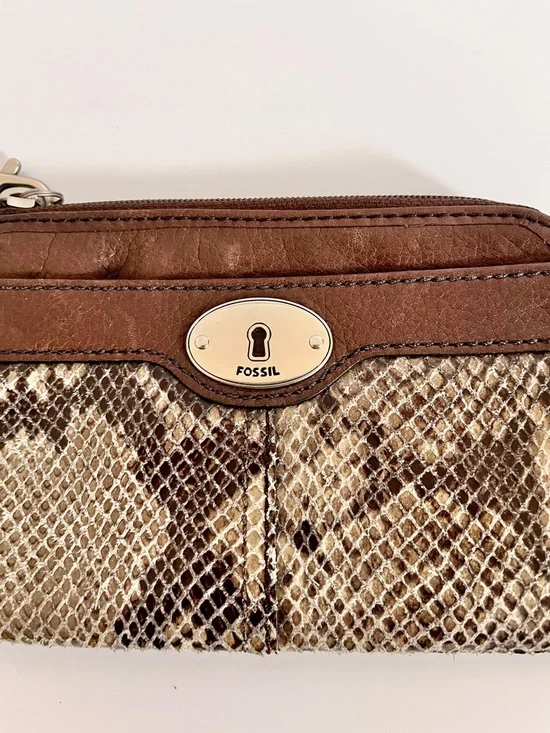 NWT Fossil Brown Leather Wristlet - Picture 5 of 5